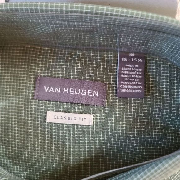 Van Heusen New Classic Fit Dressing Shirt NWT - Picture 4 of 9